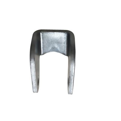 カスタマイズされた三角括弧を持つ金属部品