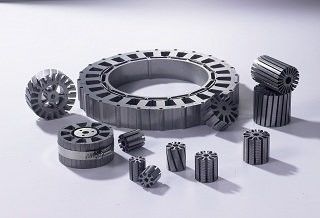 積み立てられるシリコン鋼ローターとステーターシート リードタイム 15-25 作業日