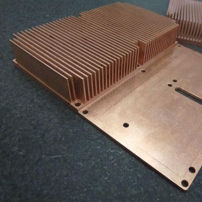 溶接プロセスによる工業級カスタムトップアルミと銅のラジエーター