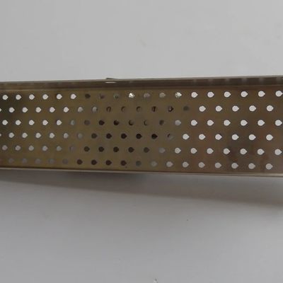 溶接プロセス 穴付き スタンプ アルミシート ナンフェンでの小規模注文は受け入れられます
